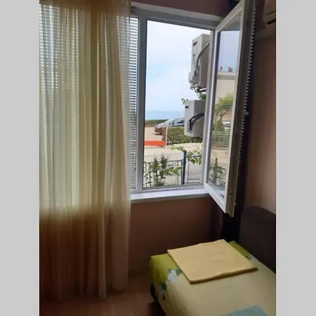 Appartement самостоятелен на брега на морето Obzor