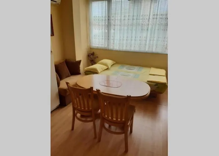 самостоятелен на брега на морето Apartament *